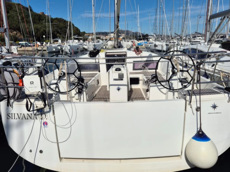Bootverhuur Jeanneau Sun Odyssey 440 in Olbia via SamBoat