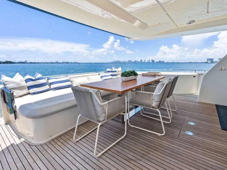 Huur een Ferretti THE BRASS RING in Fort Lauderdale