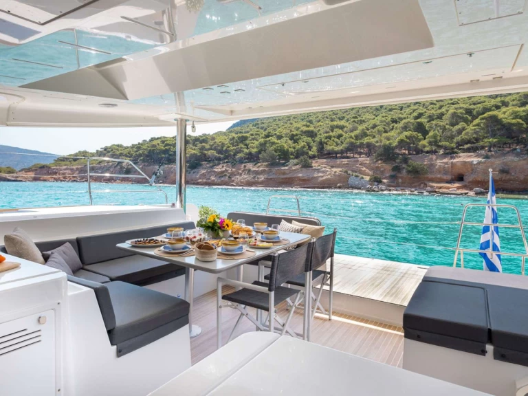 Huur een Lagoon QUEEN OF DIAMONDS  in Athene