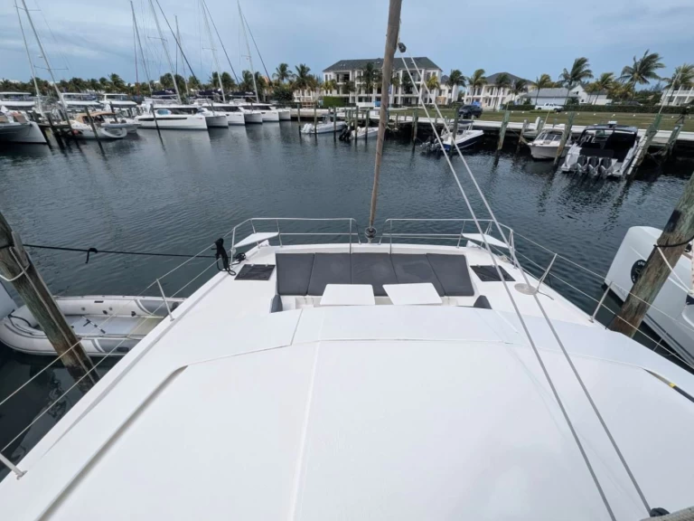 Huur een Bali Bali 4.1 in Nassau