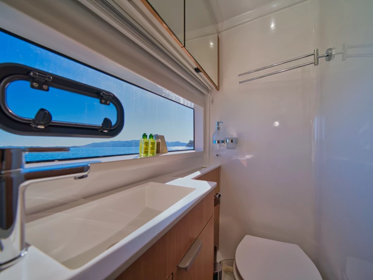 Catamaran te huur in Gouviá voor de beste prijs