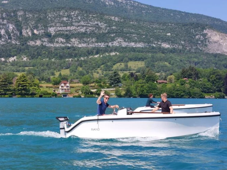 Huur Motorboot met of zonder schipper Jeanneau in Évian-les-Bains