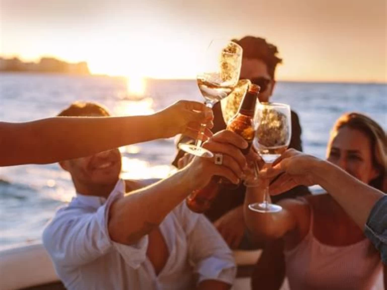 Verhuur Motorboot Jeanneau met vaarbewijs