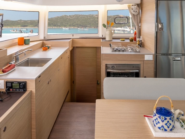 Verhuur Catamaran Lagoon met vaarbewijs