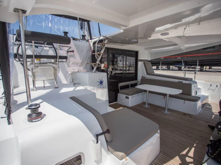 Huur een Lagoon Lagoon 42 in Álimos