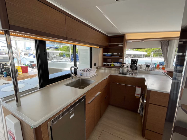 Huur Catamaran met of zonder schipper Lagoon in Álimos