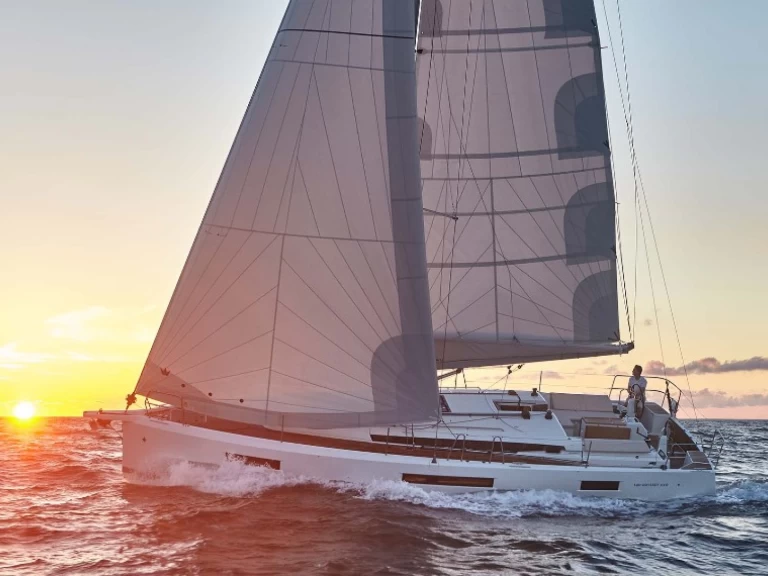 Huur Zeilboot met of zonder schipper Jeanneau in Ibiza Town