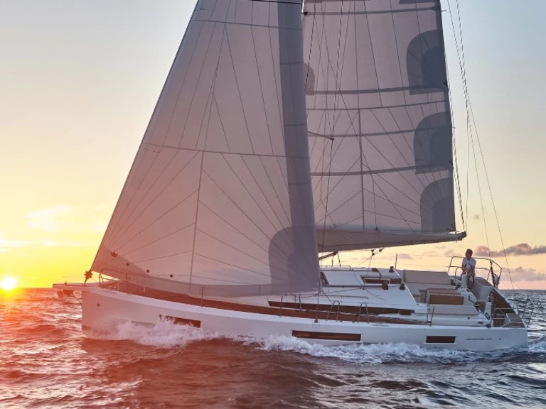 Bootverhuur Ibiza Town goedkoop Sun Odyssey 44