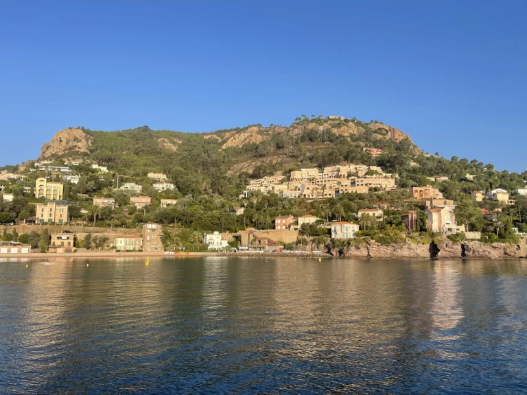 Verhuur Motorboot Jeanneau met vaarbewijs