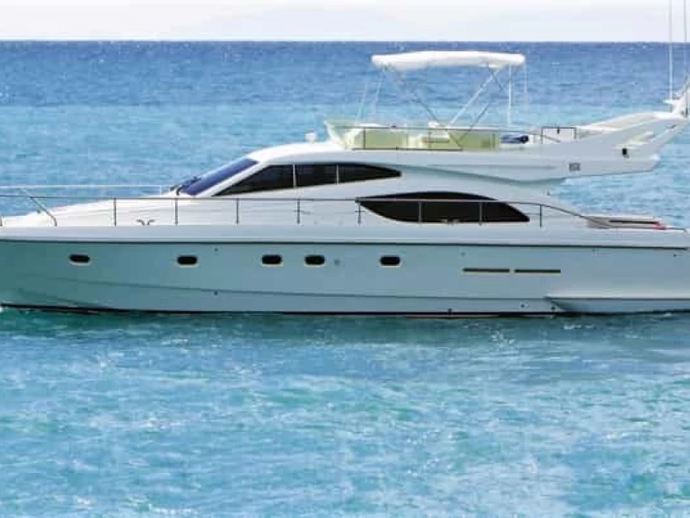 Huur een Ferretti 53 FlyBridge  in Toúrlos
