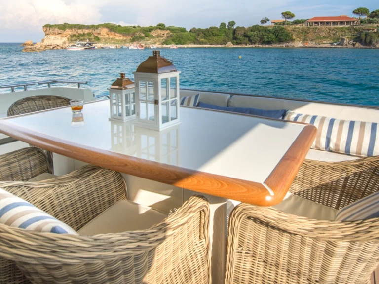 Huur een Ferretti Ferretti 80 in Mykonos (City)