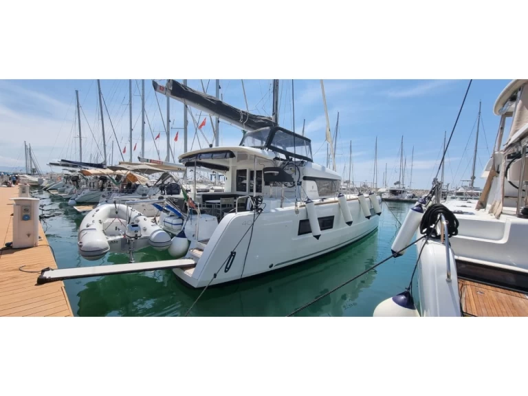 Catamaran te huur in San Teodoro voor de beste prijs