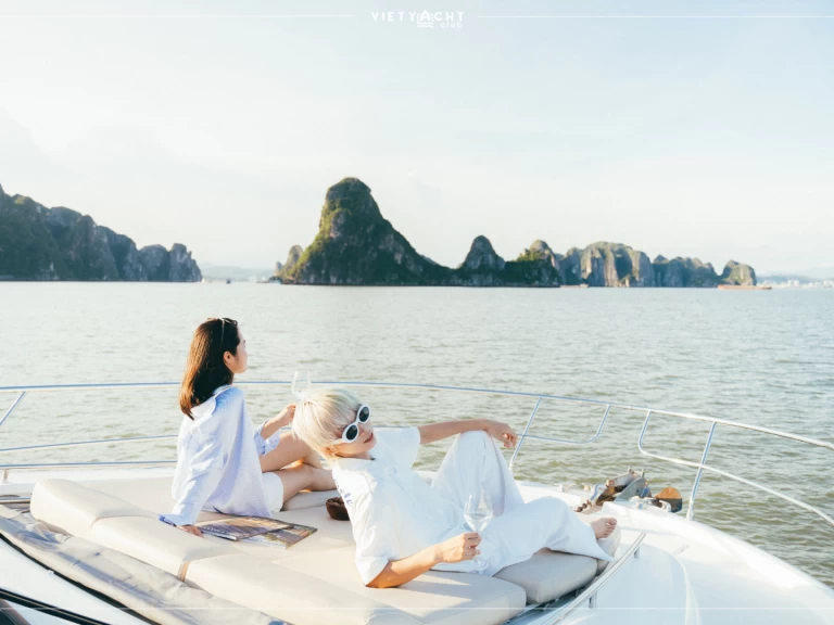 Huur Motorboot met of zonder schipper Prestige in Hạ Long