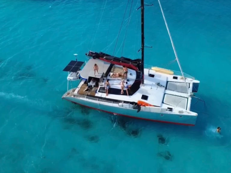 Verhuur Catamaran Lazzi 47 met vaarbewijs