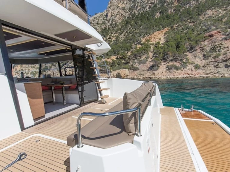 Verhuur Catamaran Fountaine Pajot met vaarbewijs