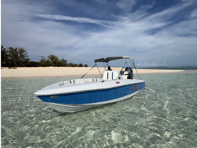 Verhuur Motorboot Custom Made met vaarbewijs