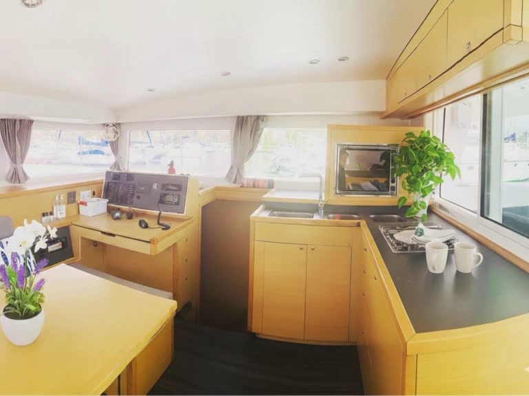 Verhuur Catamaran Lagoon met vaarbewijs