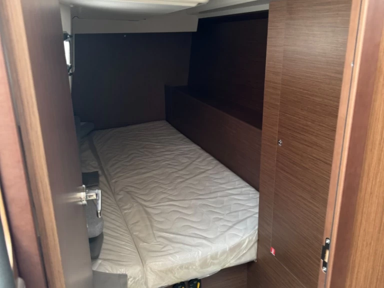 Huur een Bénéteau OCEANIS 37.1 OCEANIS 37.1 in Ajaccio