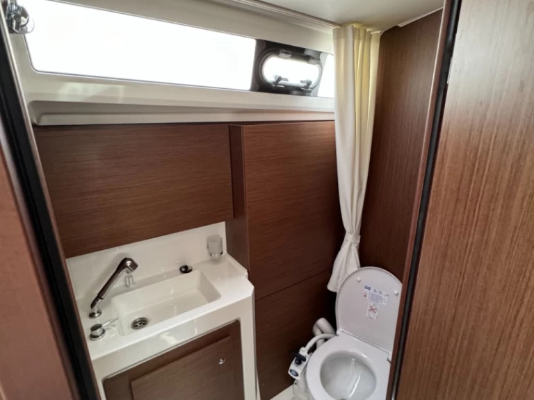 Bootverhuur Ajaccio goedkoop OCEANIS 37.1 OCEANIS 37.1