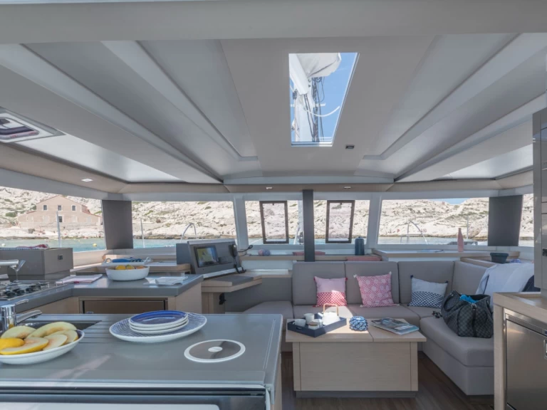 Huur een Fountaine Pajot Astrea 42 in Ajaccio