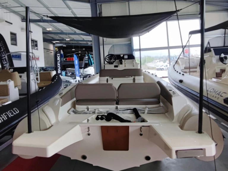 Verhuur RIB Lomac met vaarbewijs