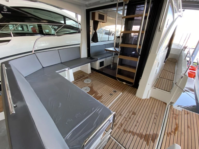 Huur Motorboot met of zonder schipper Bénéteau in Ajaccio