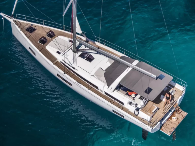 Huur een Bénéteau Oceanis 54 in Sant Antoni de Portmany