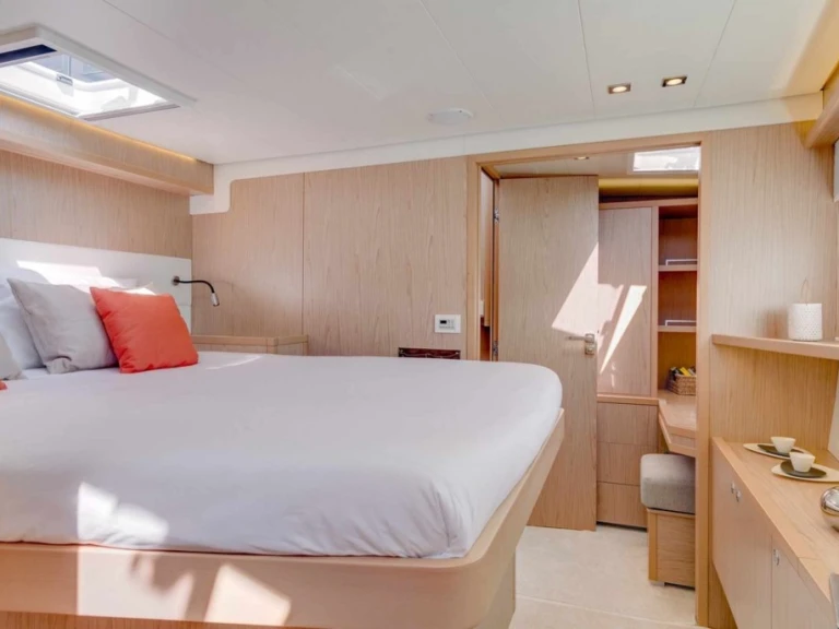 Huur een Lagoon Lagoon 52 F in Saint-Tropez