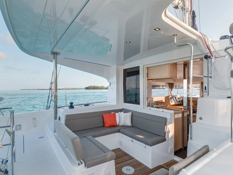 Jachthuur in Port Vauban - Lagoon Lagoon 39 via SamBoat