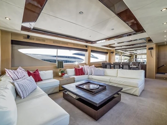 Bootverhuur Princess Princess 85 in Port Vauban via SamBoat