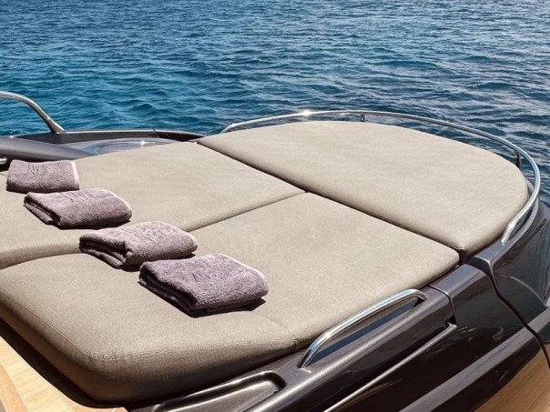 Huur een Cranchi Mediterranee 50 in Mykonos (City)