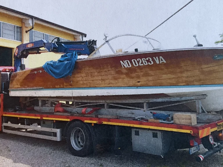 Motorboot te huur in Kreisfreie Stadt Potsdam voor de beste prijs