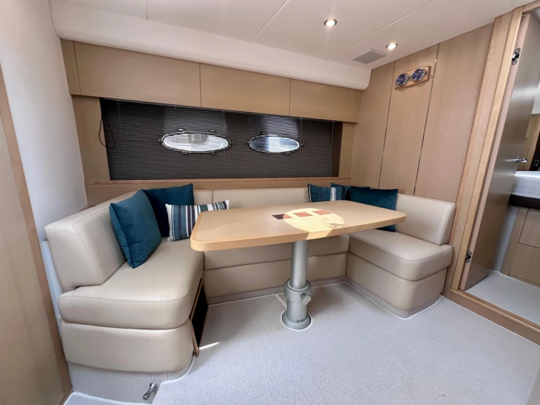 Bootverhuur Princess Princess V42 in Villeneuve-Loubet via SamBoat