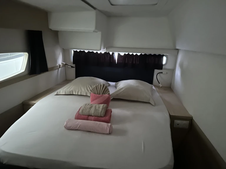 Verhuur Catamaran in Pointe-à-Pitre - Fountaine Pajot Helia 44