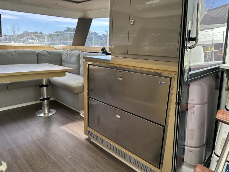 Verhuur Catamaran Fountaine Pajot met vaarbewijs