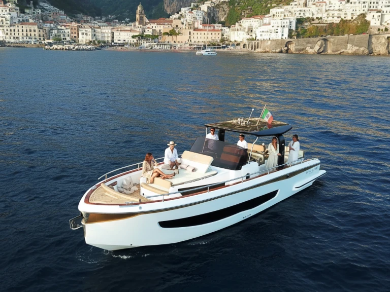 Bootverhuur Allure 38 in Porto di Amalfi Marina Coppola via SamBoat