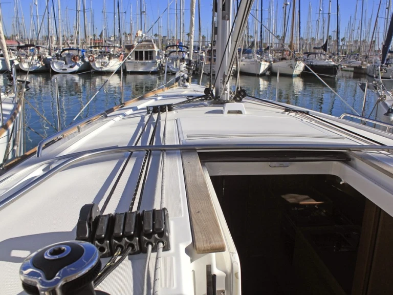 Bootverhuur Bénéteau Oceanis 38.1 in Cambrils via SamBoat