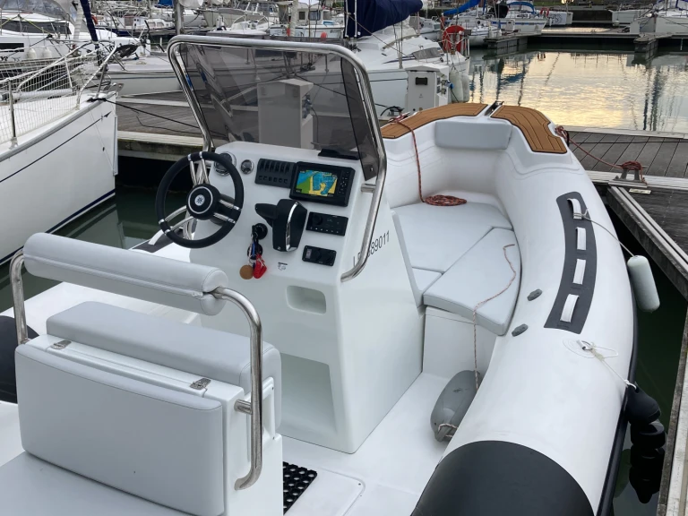 Bootverhuur Adrieti Super Luc 660 in La Rochelle via SamBoat