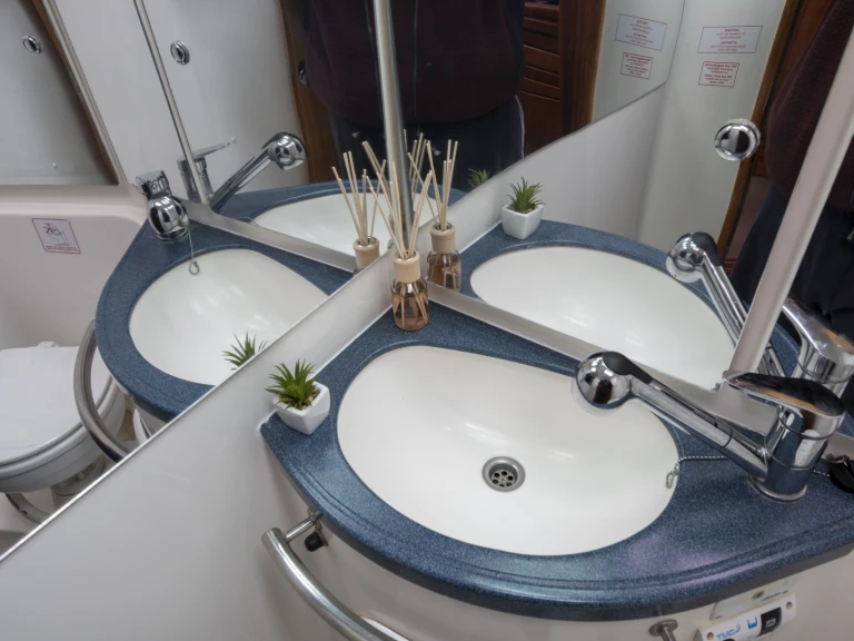 Huur een Bavaria Bavaria 40 Cruiser in Palioúri