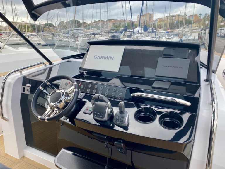 Pardo Yachts Pardo 38 te huur van particulier of professional in Port Grimaud