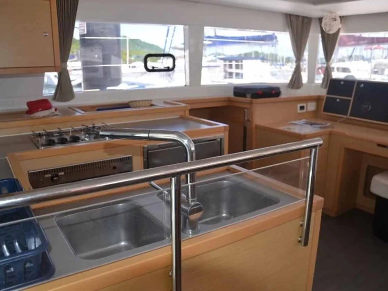 Jachthuur in Gouviá - Lagoon Lagoon 450 Sport Top via SamBoat