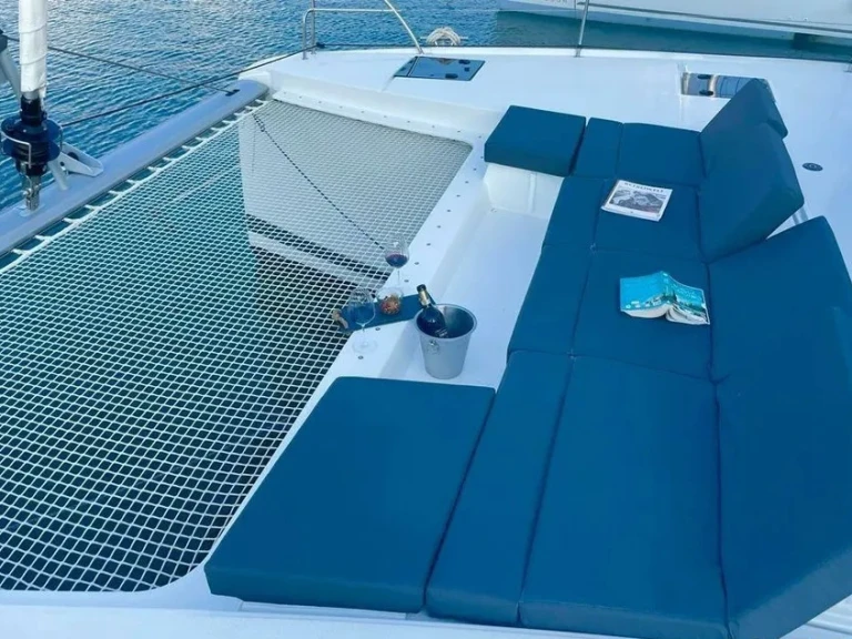 Huur een Fountaine Pajot Astrea 42 in Punat