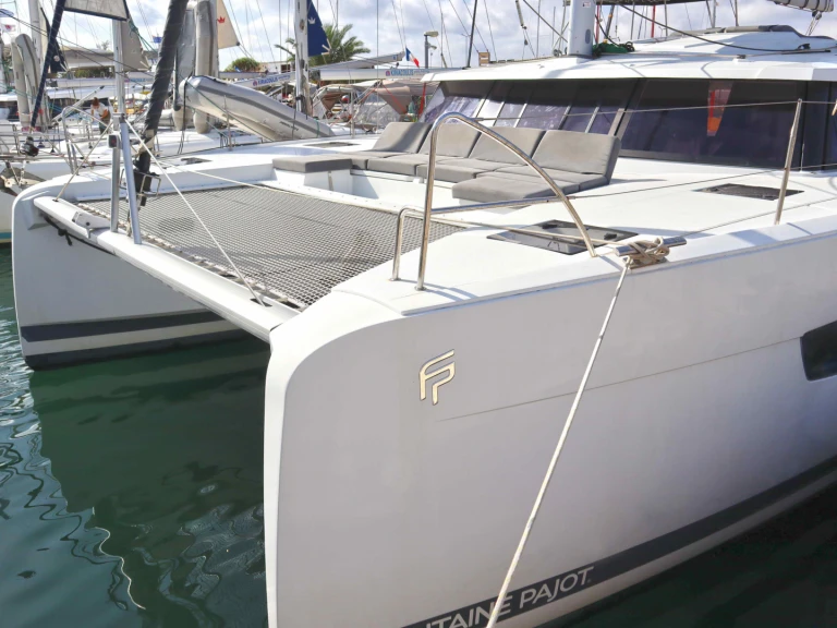 Huur Catamaran met of zonder schipper Fountaine Pajot in Néa Péramos