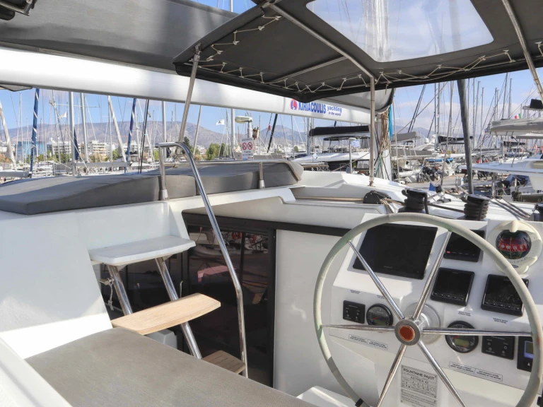 Bootverhuur Fountaine Pajot Astrea 42 in Néa Péramos via SamBoat