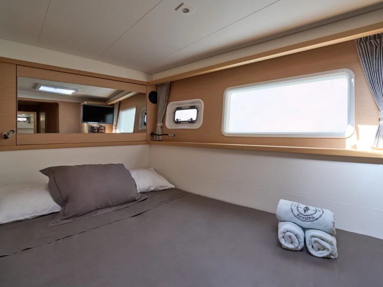 Huur een Lagoon Lagoon 42 in Santorini (Eiland)