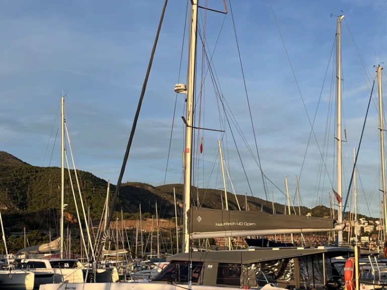Huur Catamaran met of zonder schipper Nautitech in Punat