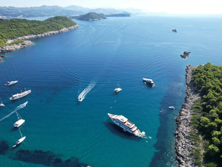 Bootverhuur Split goedkoop Motoryacht Yolo