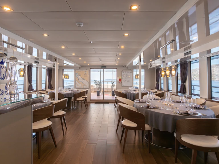 Verhuur Jacht in Split -  Motoryacht Yolo