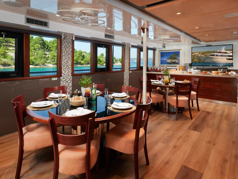 Huur een  Motoryacht Queen Eleganza in Split