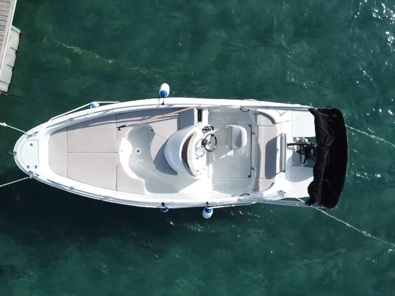 Huur een Clear aries in Giardini-Naxos